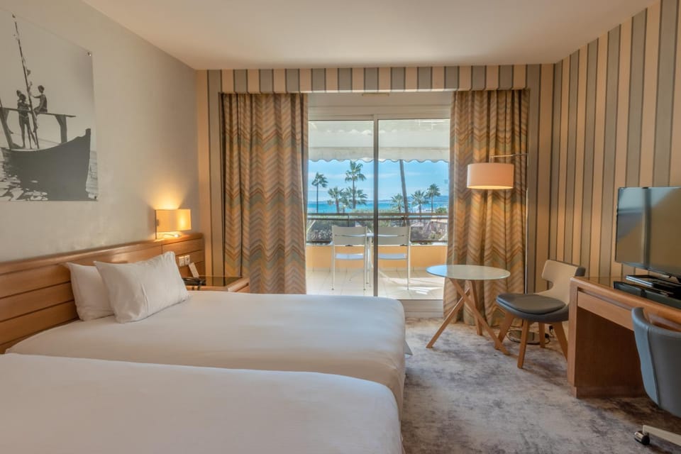 TV and multimedia, Balcony/Terrace, Photo of the whole room, Bedroom, Sea view