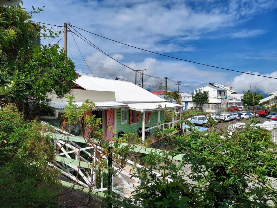 Property building, Patio, Garden view, Parking