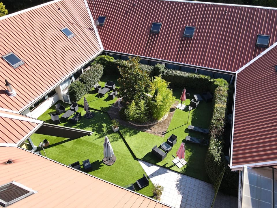 Patio, Lounge or bar
