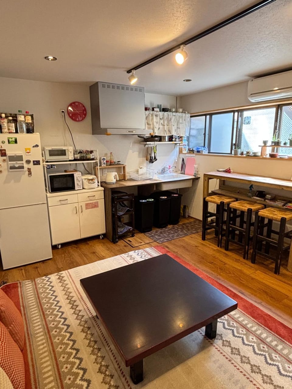 Kitchen or kitchenette, Dining area, oven, stove, toaster