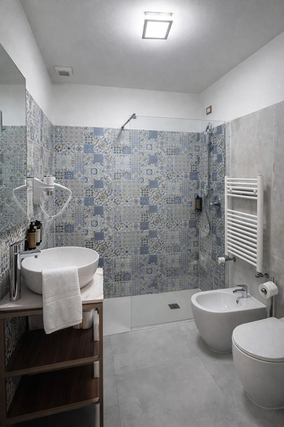 Shower, Toilet, Bathroom, bidet, towels