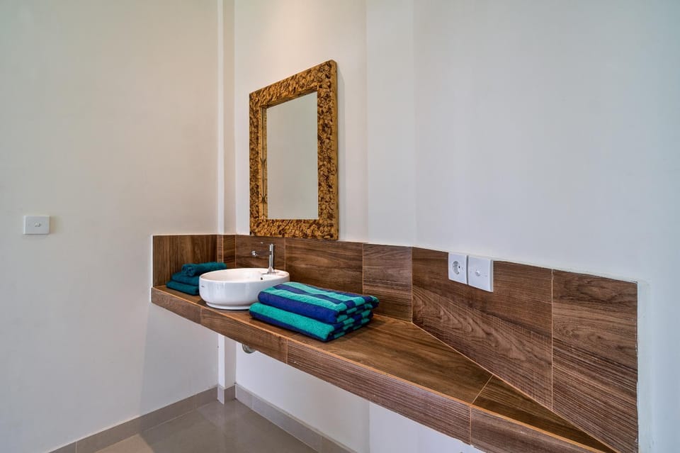 Bathroom, towels