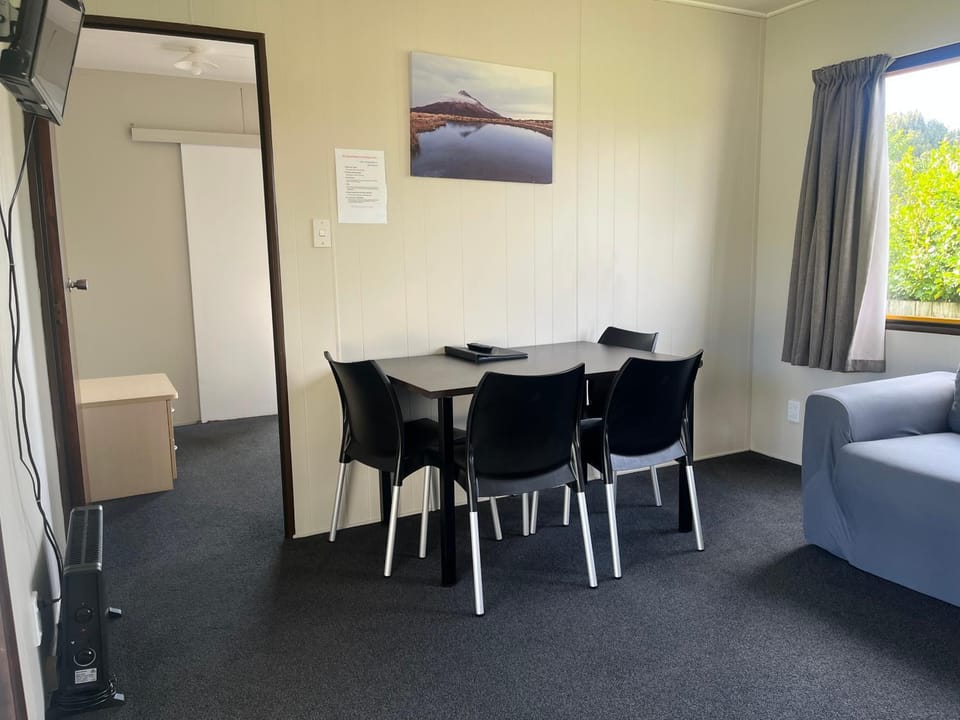 Stratford Motel & Holiday Park Campground/ 
RV Resort in Taranaki, New Zealand
