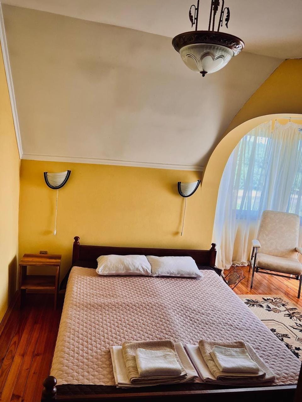 Bed, Photo of the whole room, Bedroom