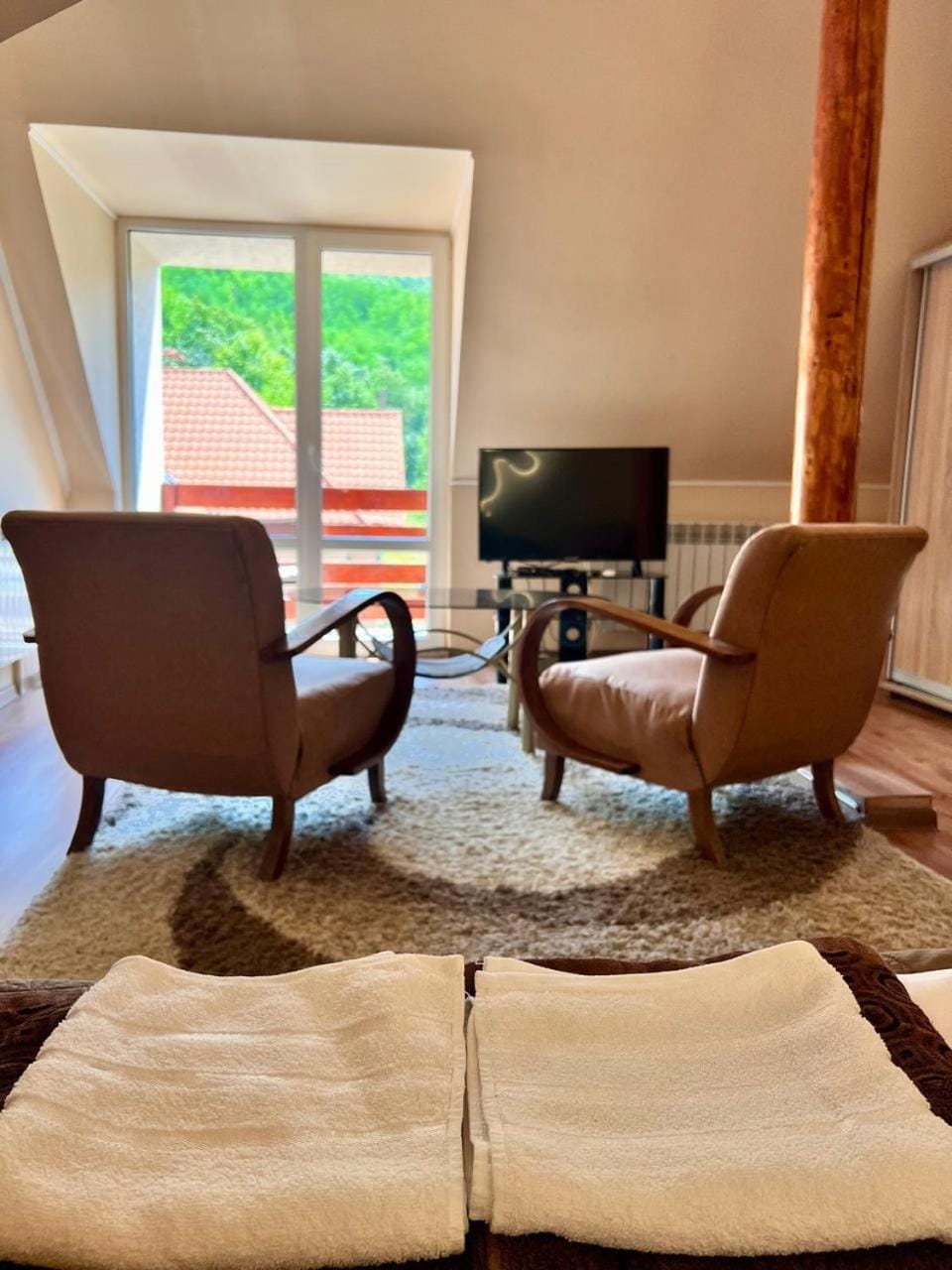 Communal lounge/ TV room, TV and multimedia, Photo of the whole room, Seating area