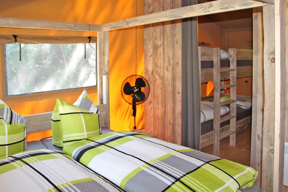 Bed, Bedroom, bunk bed