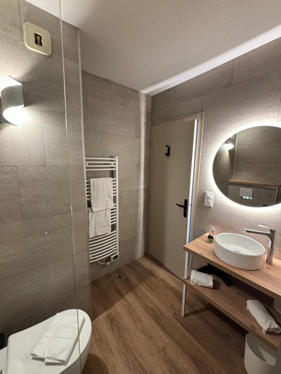 Shower, Toilet, Bathroom, towels