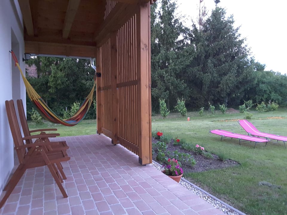 Natural landscape, Garden, Balcony/Terrace