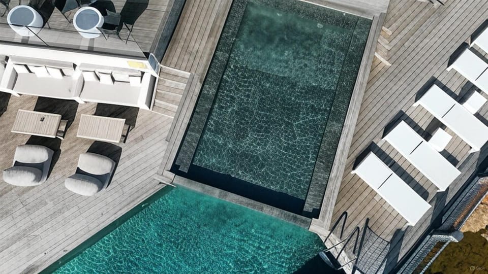 Property building, Day, Pool view, Swimming pool