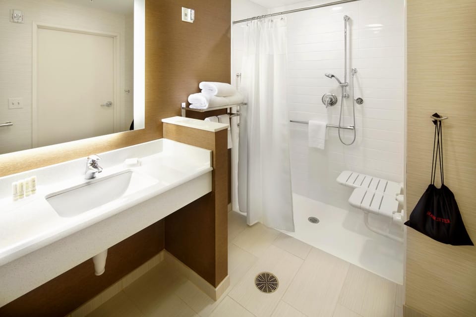 Shower, Bathroom, towels