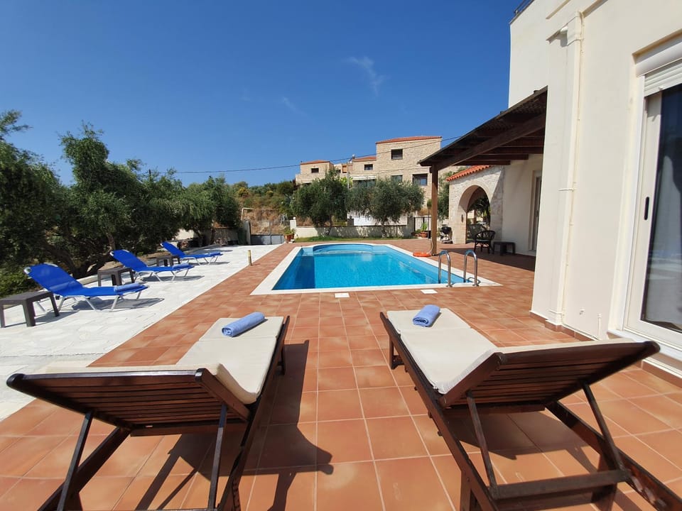Seating area, Pool view
