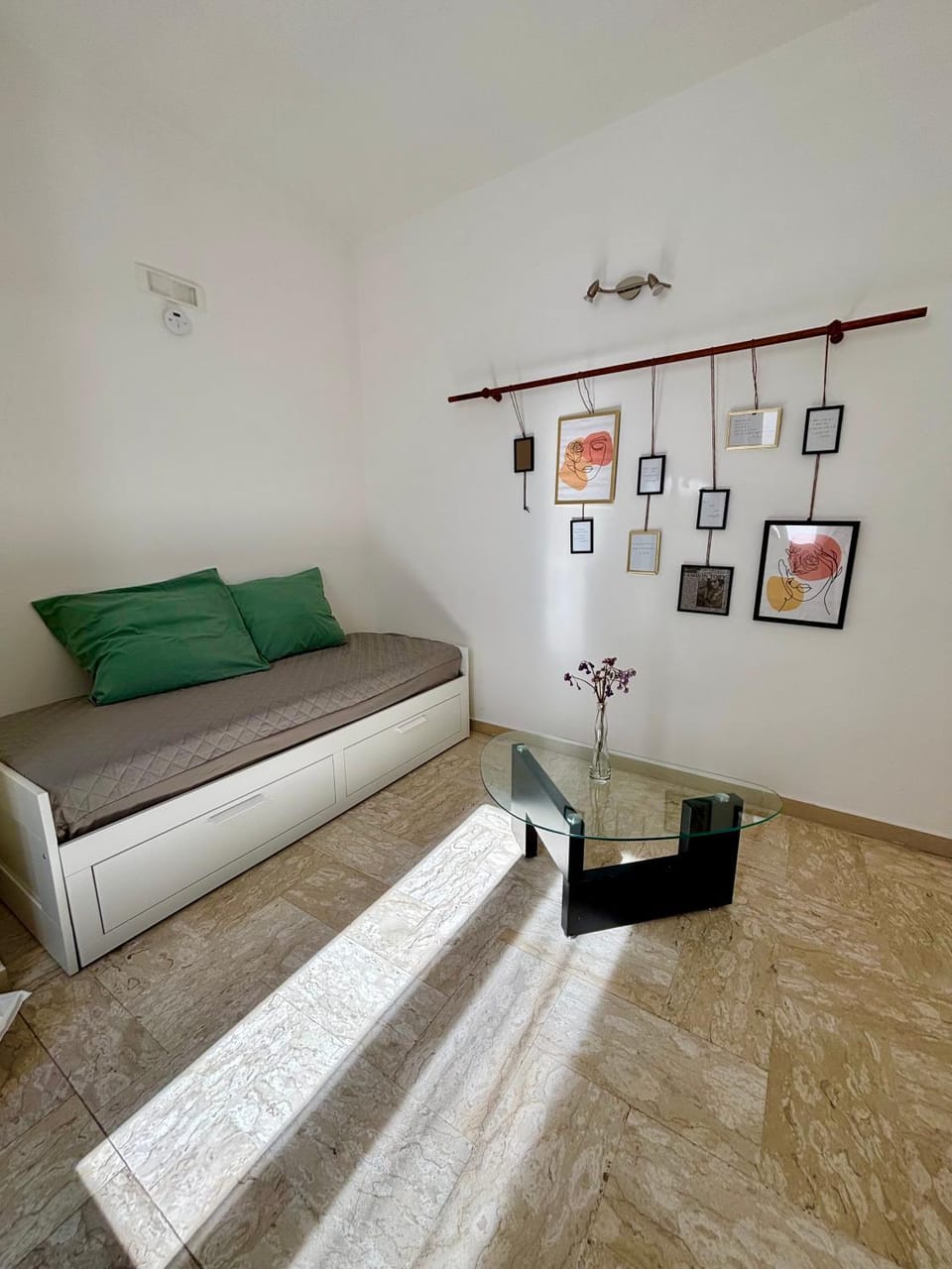 Bed, Seating area