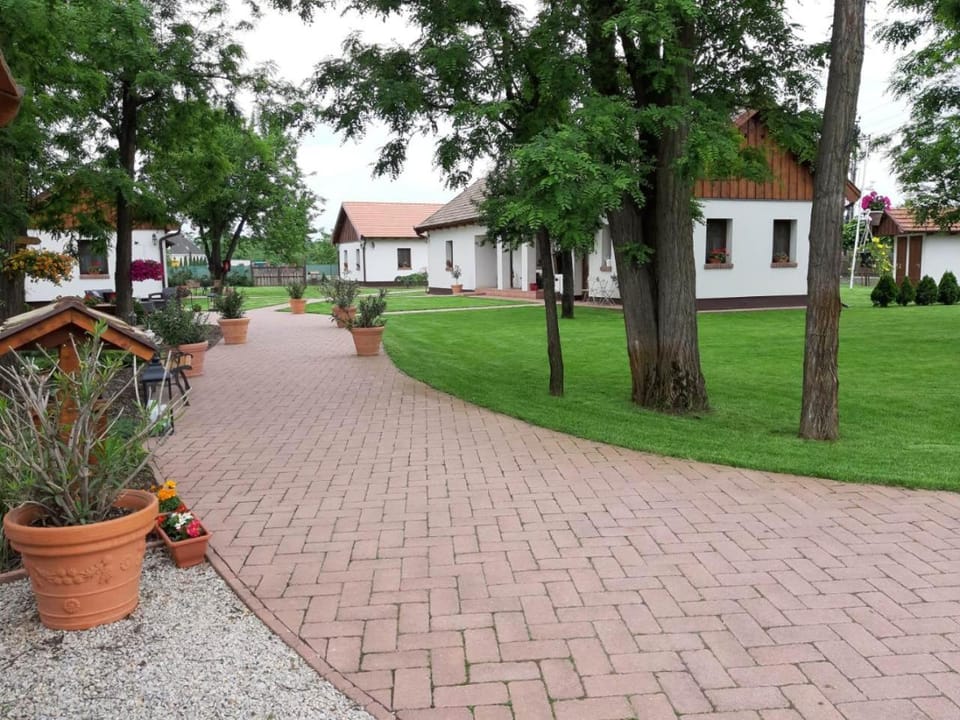 Tóth Vendégház és Apartmanház Újfehértó Bed and Breakfast in Slovakia