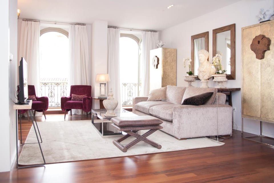 Living room, Decorative detail, Seating area