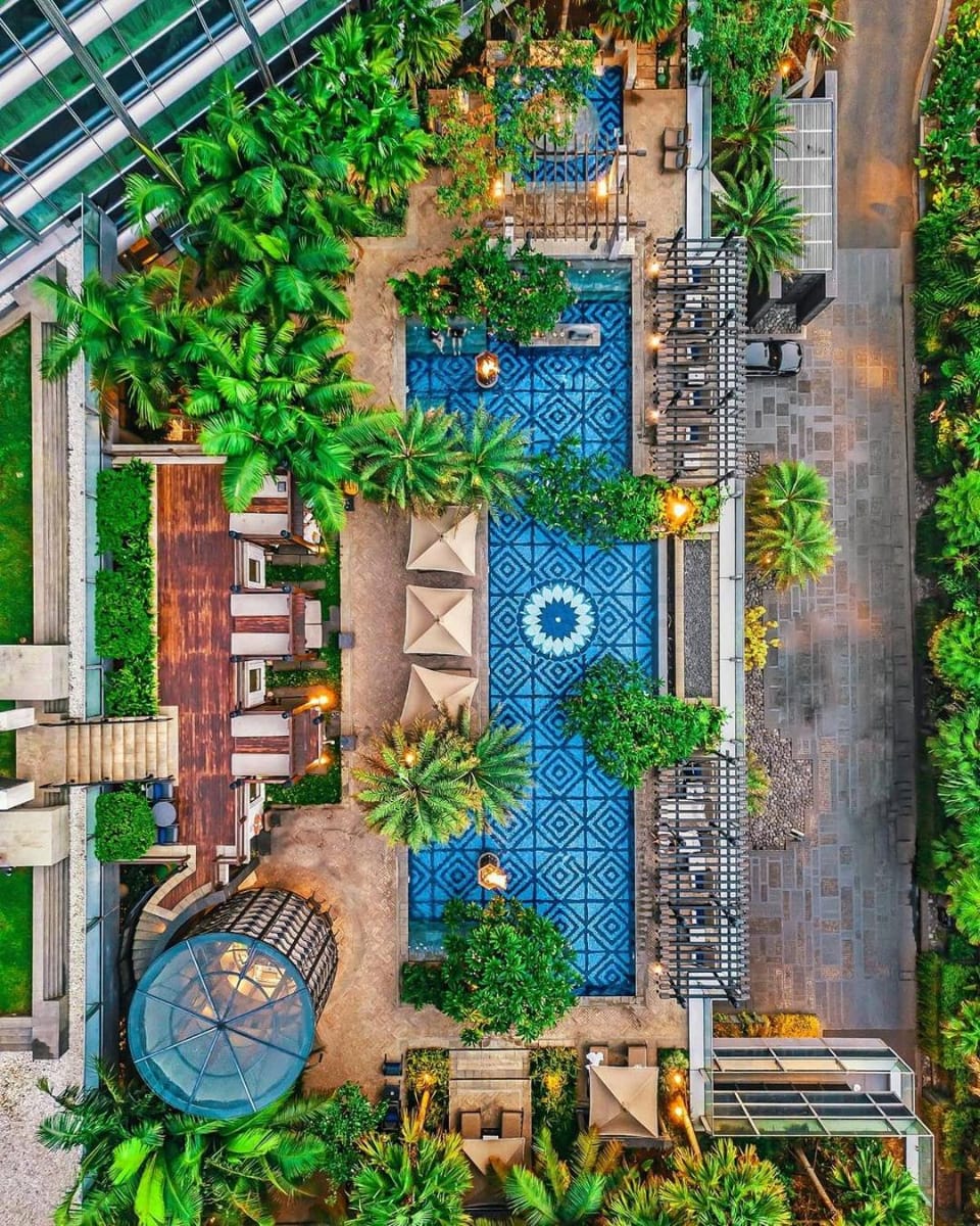 Swimming pool
