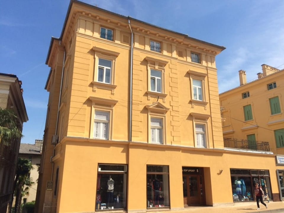 Facade/entrance