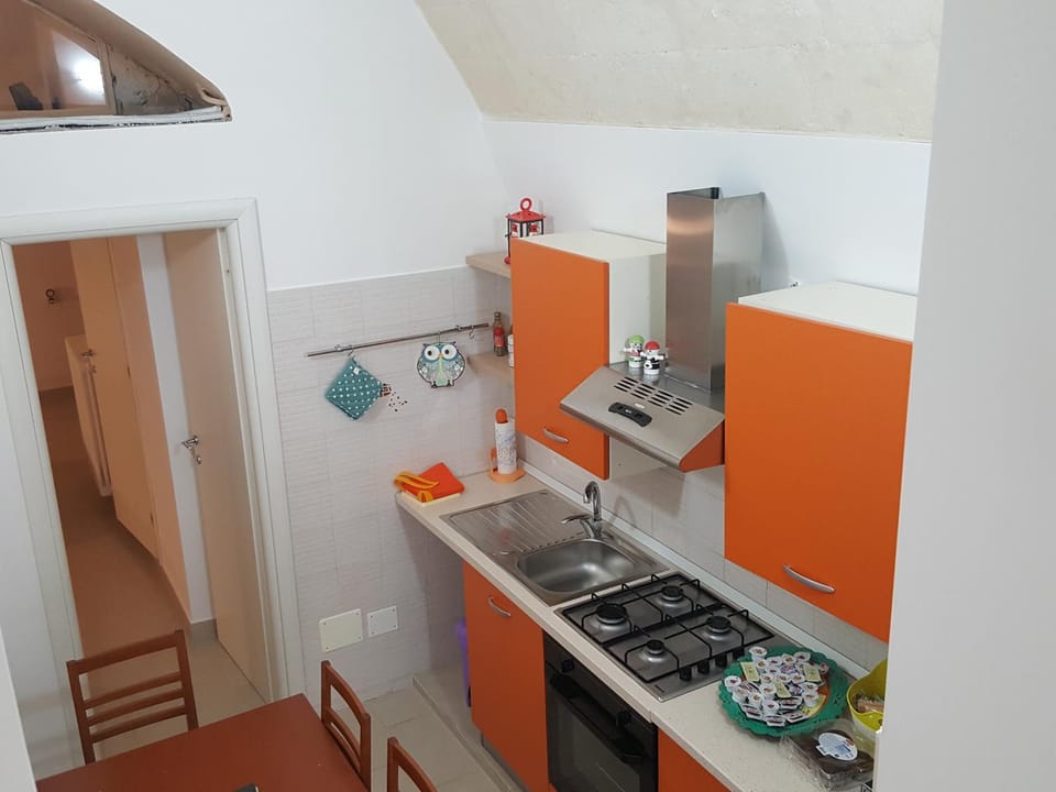 Kitchen or kitchenette, Communal kitchen