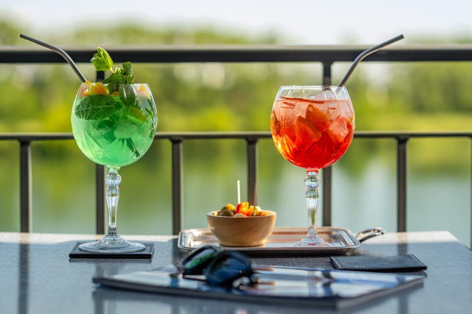 View (from property/room), Balcony/Terrace, Food and drinks, River view, Drinks, Alcoholic drinks