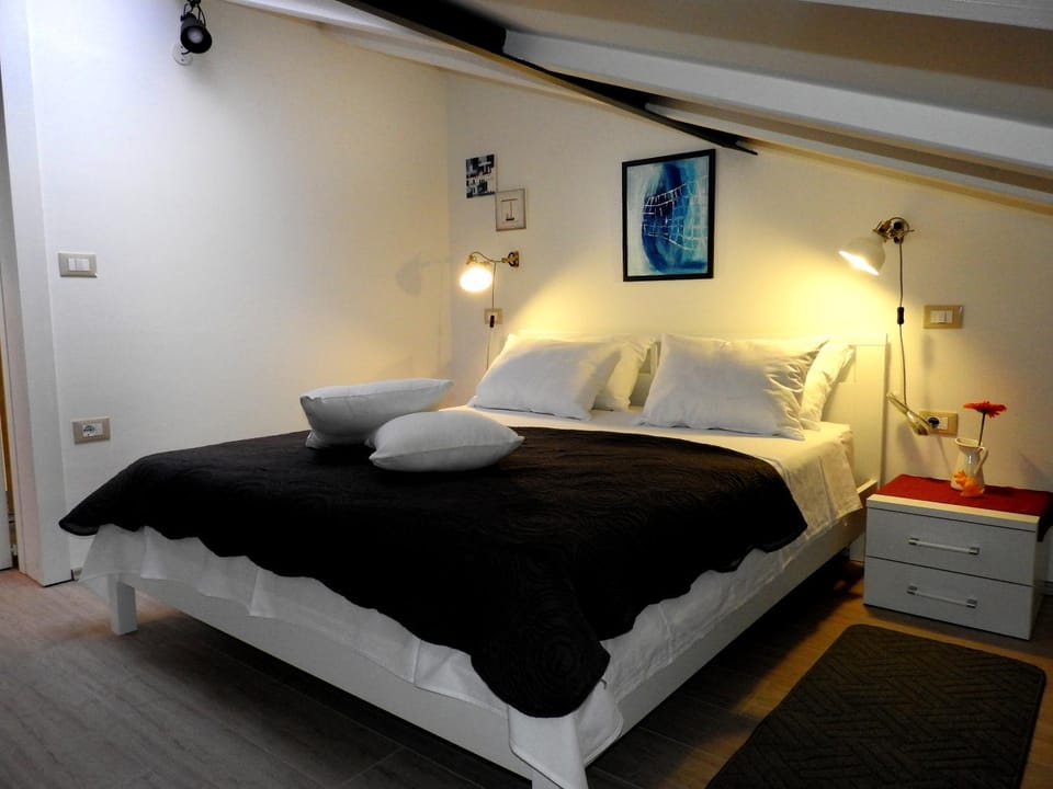 Bed, Bedroom