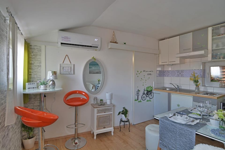 Coffee/tea facilities, Kitchen or kitchenette