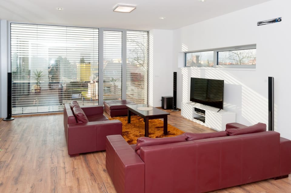 Living room, Photo of the whole room