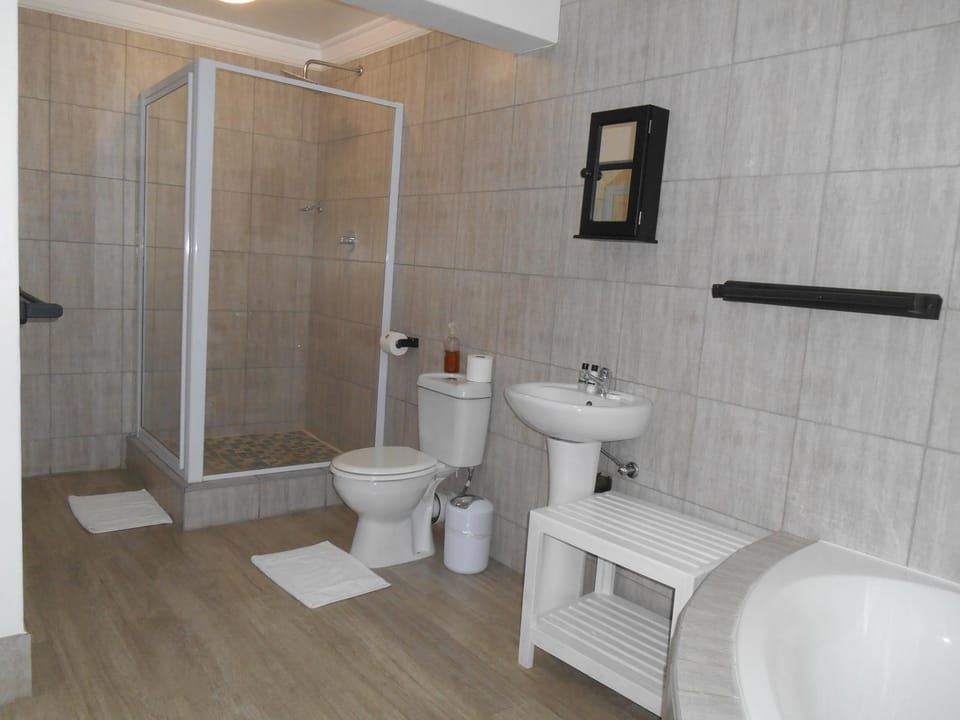 Shower, Toilet, Bathroom, Bath