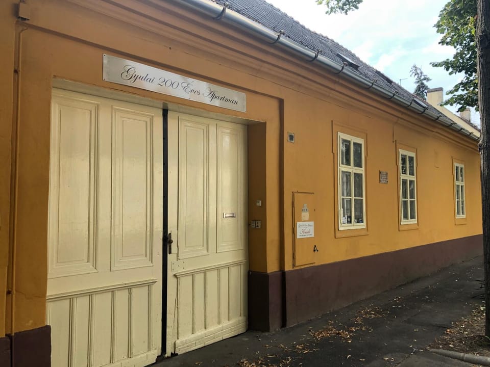 Facade/entrance