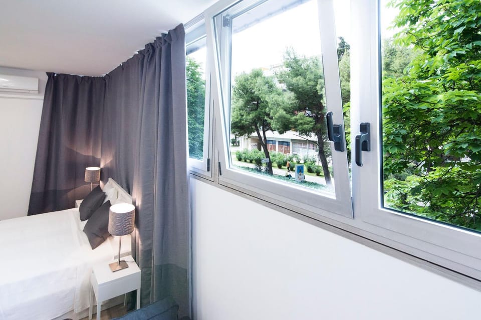 Photo of the whole room, Bedroom, City view, Garden view