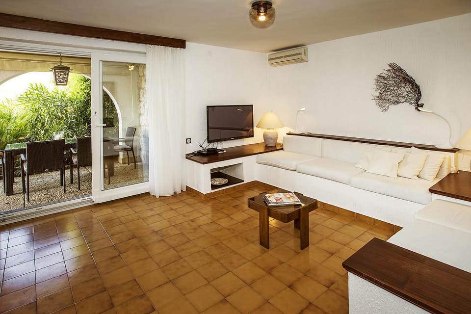 Communal lounge/ TV room, Living room