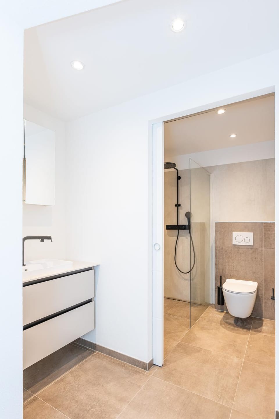 Shower, Toilet