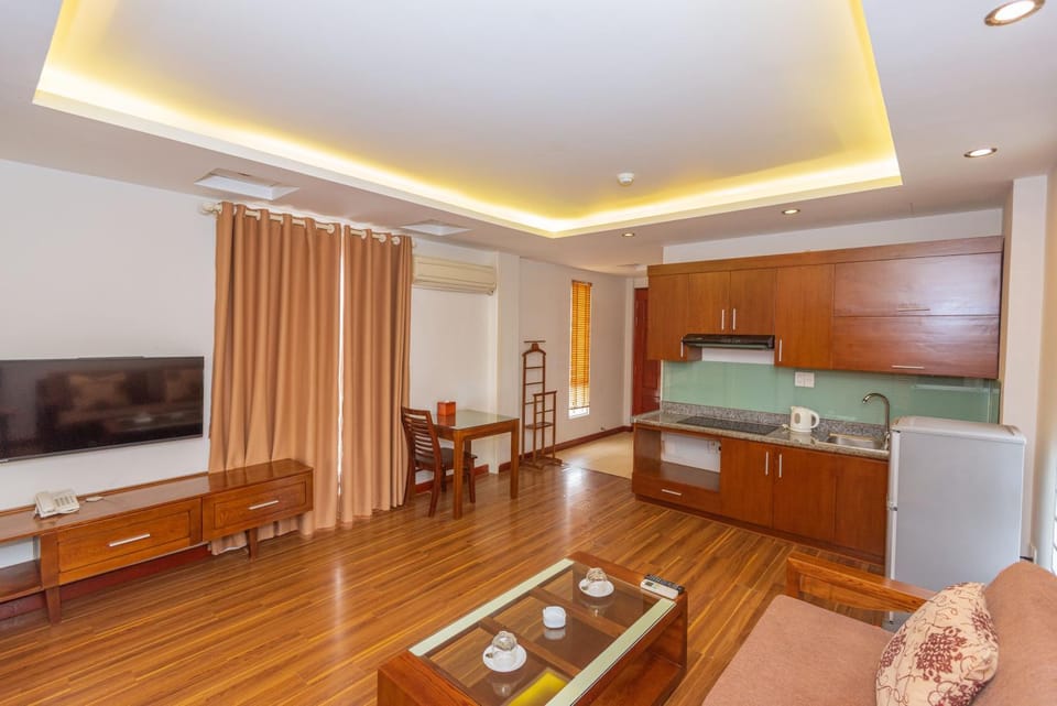 Kitchen or kitchenette, Living room, Seating area, Dining area