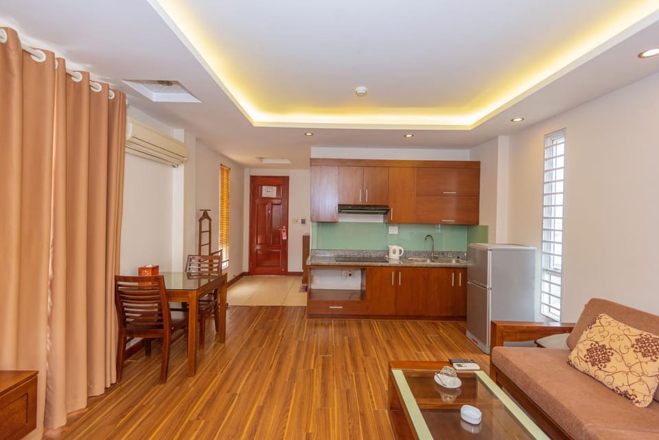Kitchen or kitchenette, Living room, Seating area, Dining area