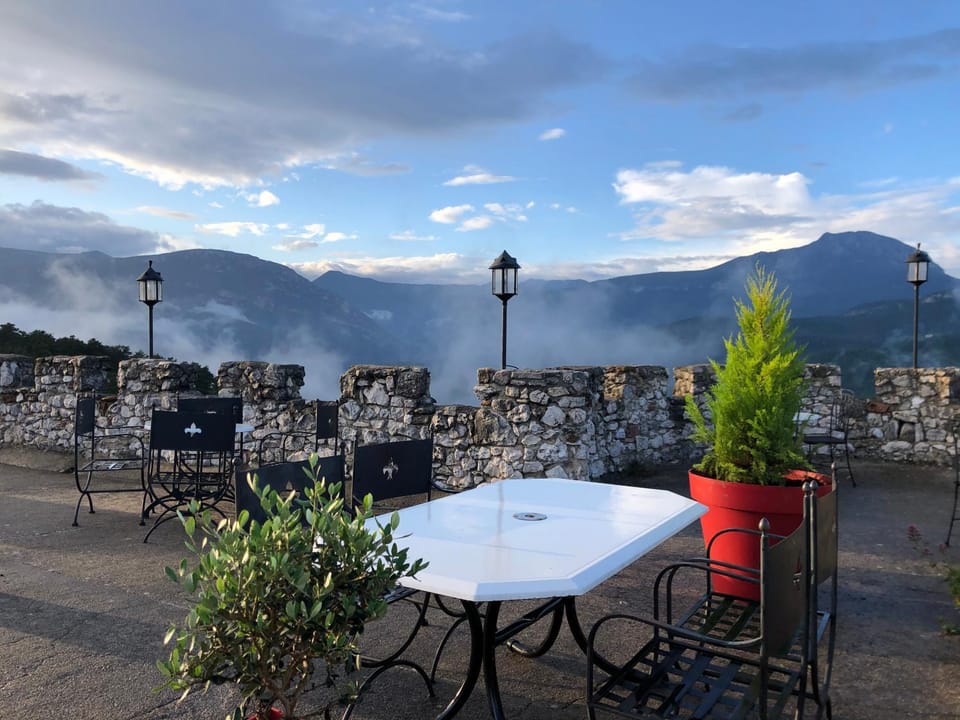 Balcony/Terrace, Mountain view