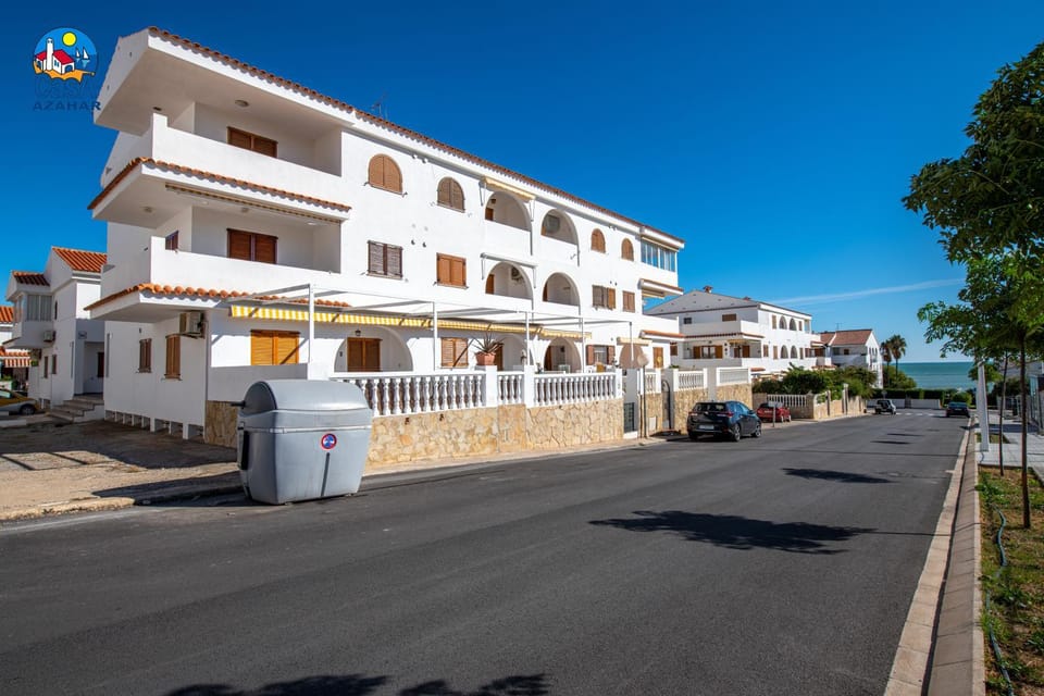 Neighbourhood, Sea view, Quiet street view