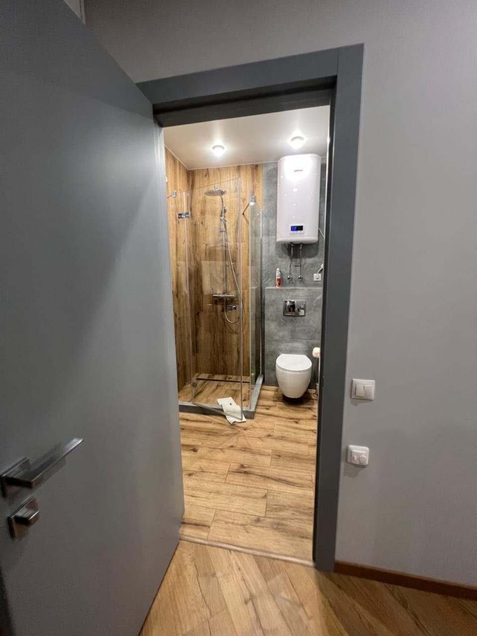 Shower, Toilet