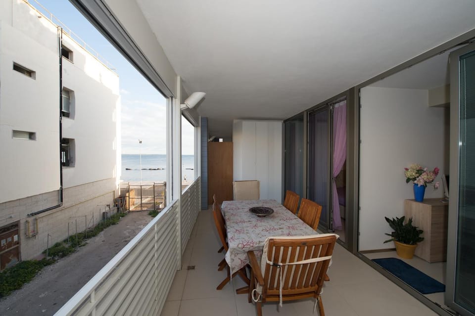 Balcony/Terrace, Sea view, Street view