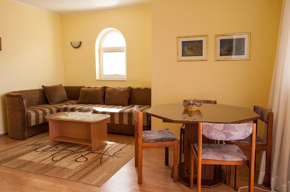 Living room, Seating area, Dining area