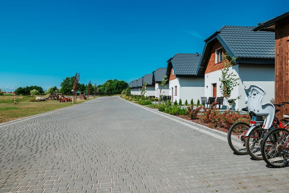 Day, Area and facilities