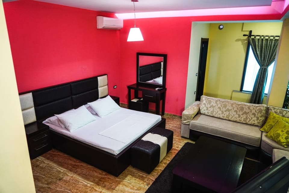 Bed, Photo of the whole room, Bedroom