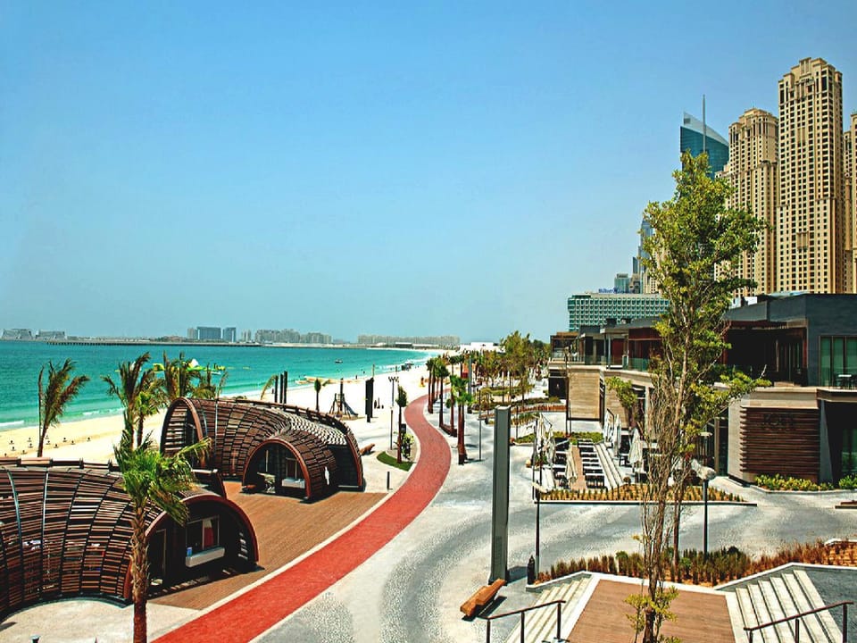 Restaurant/places to eat, Children play ground, Beach, Evening entertainment