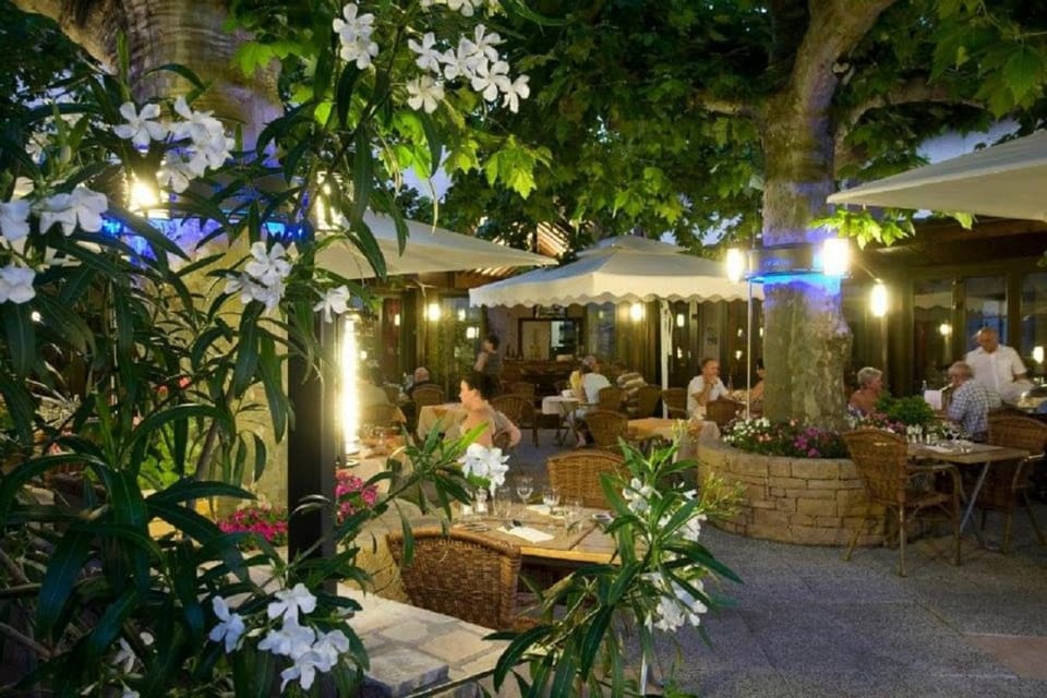 Patio, Restaurant/places to eat