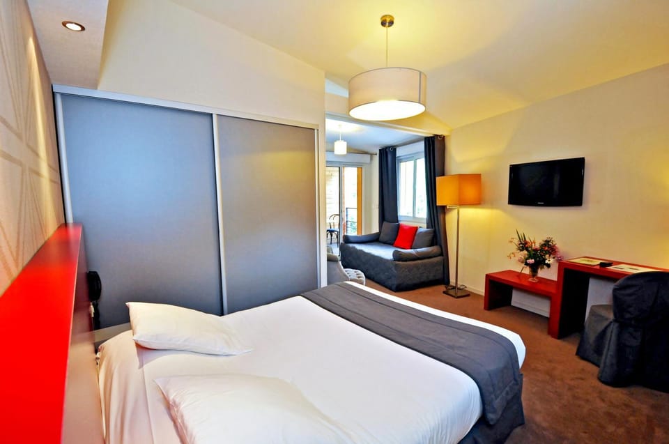 Logis Hôtel Le Central Hotel in Aragon