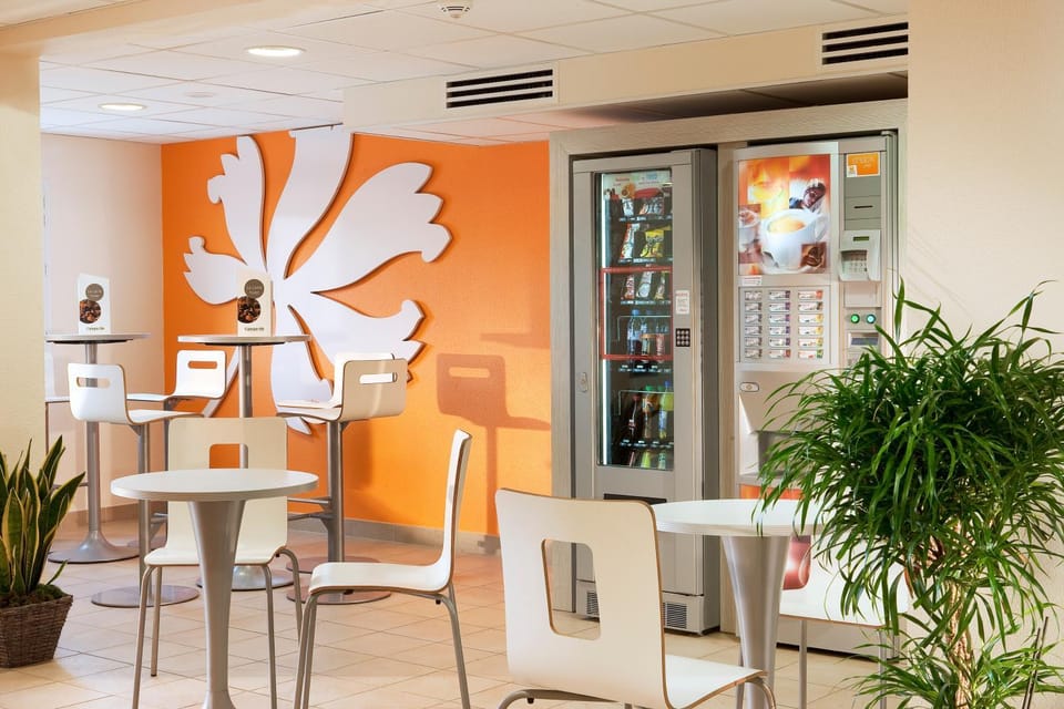 Restaurant/places to eat, Lobby or reception