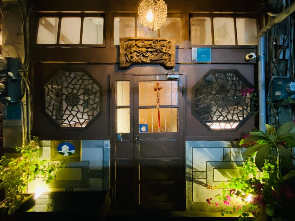 捉鳳凰 台南百年老宅包棟導覽民宿系列Catchphoenix Centennial Guesthouse Vacation rental in Kaohsiung