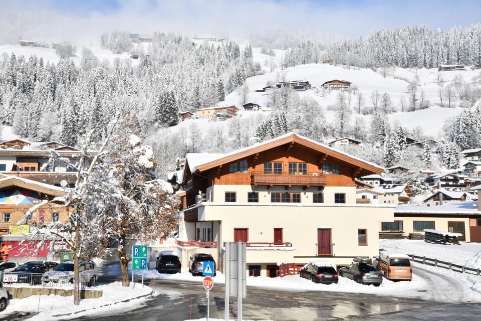 Property building, Winter, Ski School, Skiing