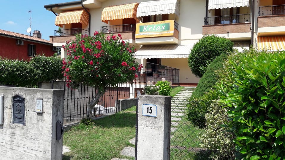 Property building, Facade/entrance, Garden