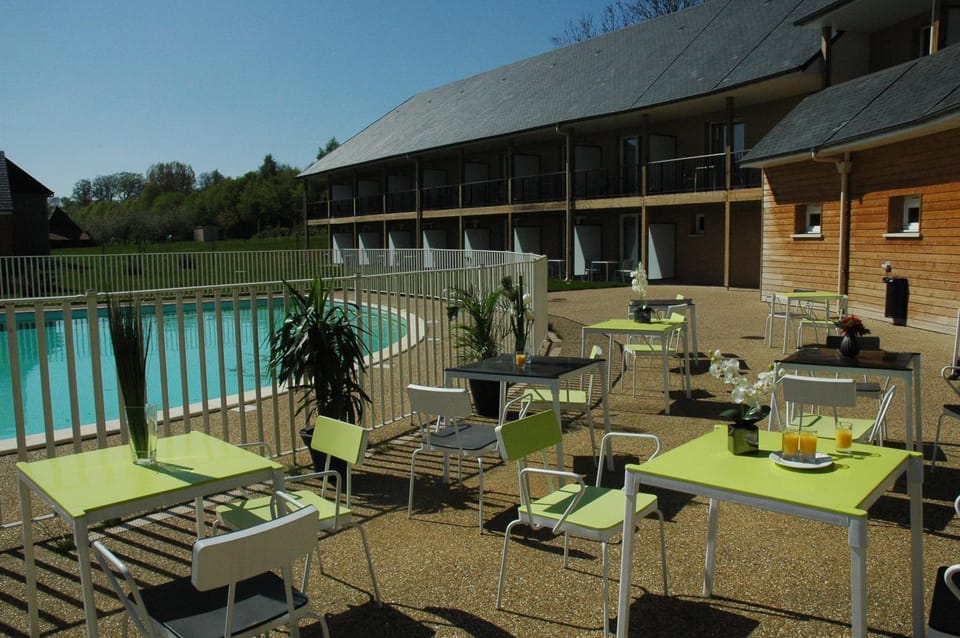 Restaurant/places to eat, Balcony/Terrace