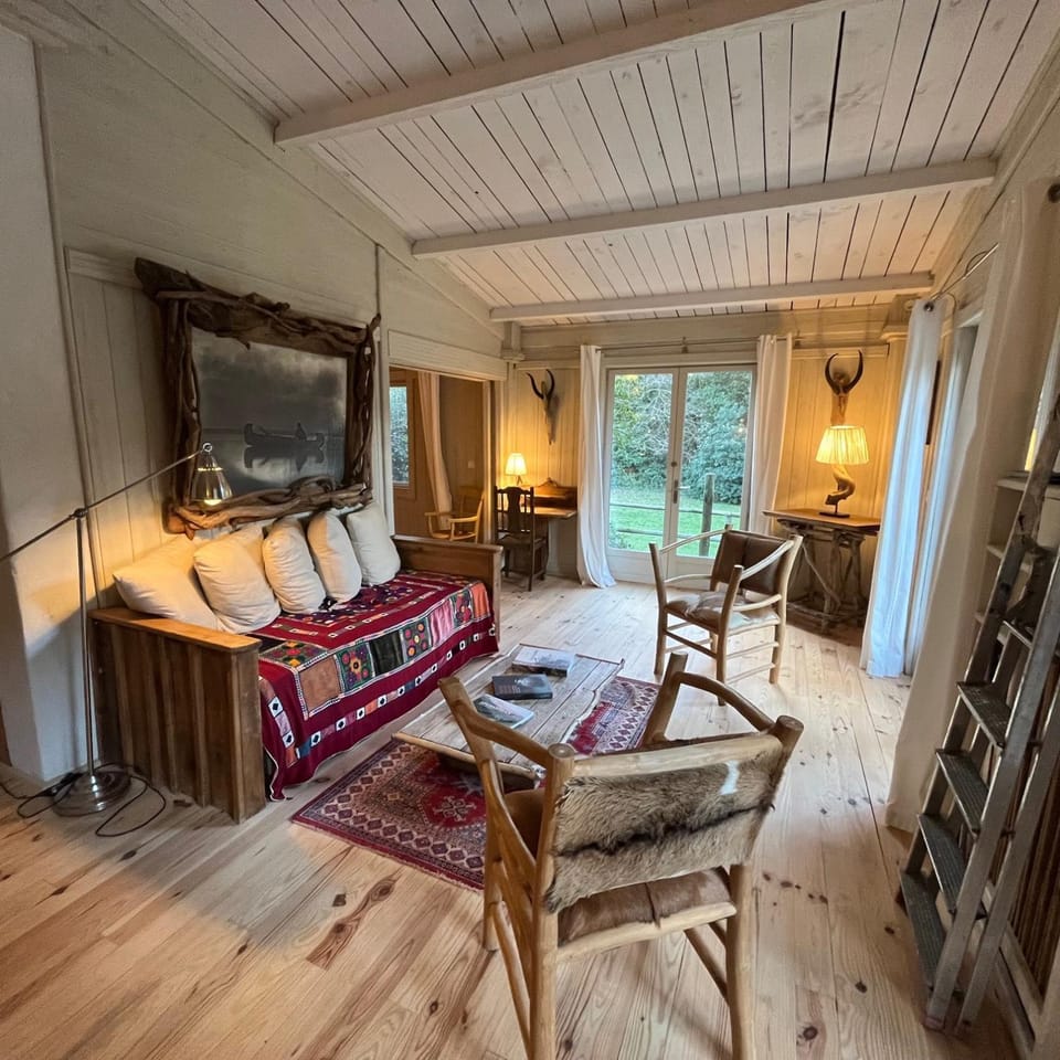 Cabane de la leque House in Fontvieille