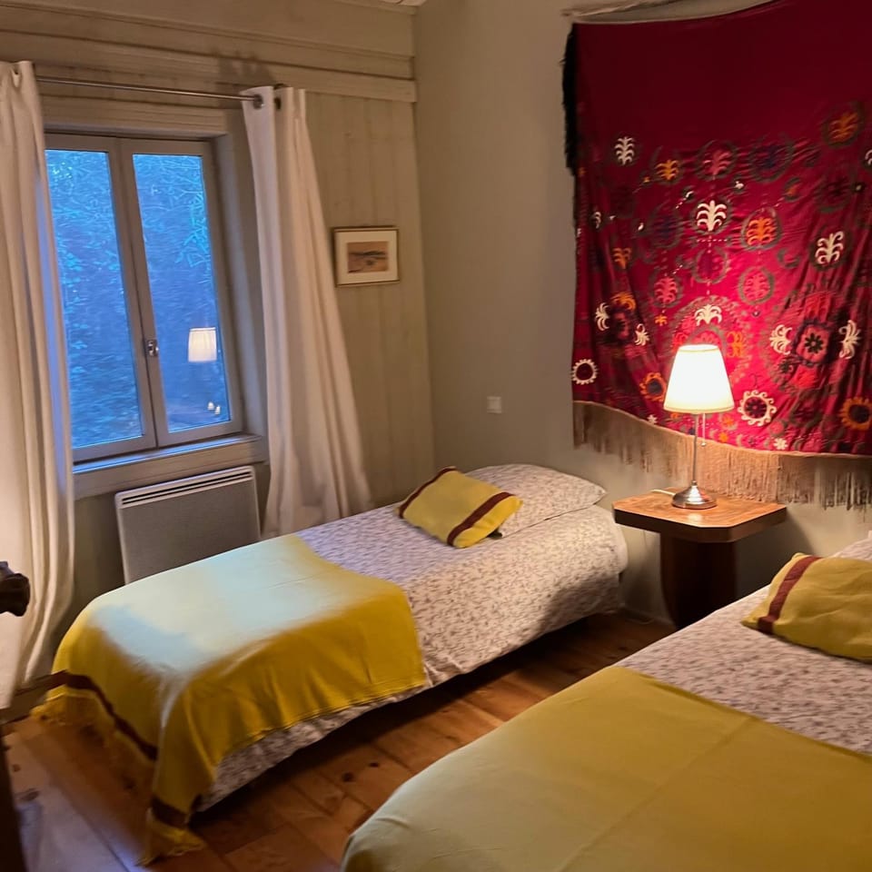 Cabane de la leque House in Fontvieille
