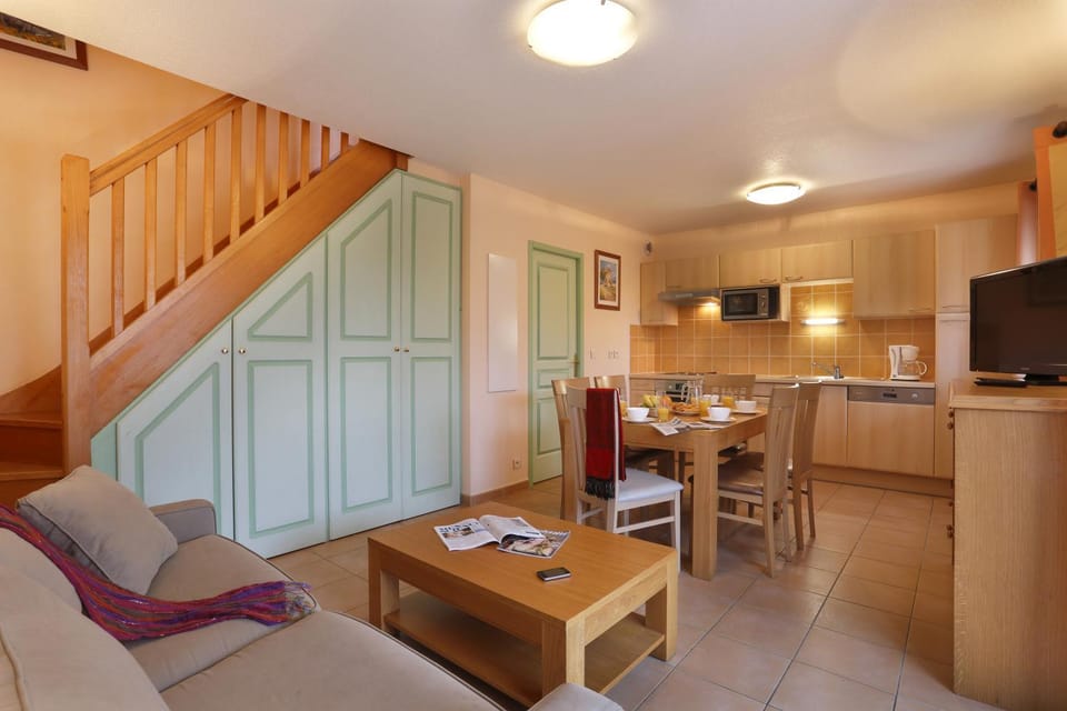 Living room, Dining area